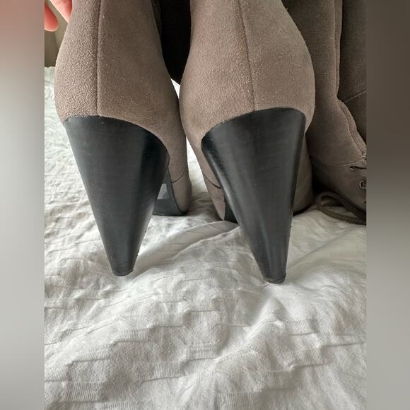 BCBG Gray Leather Boots 10 Adjustable Calf
Thigh High - Picture 4 of 10